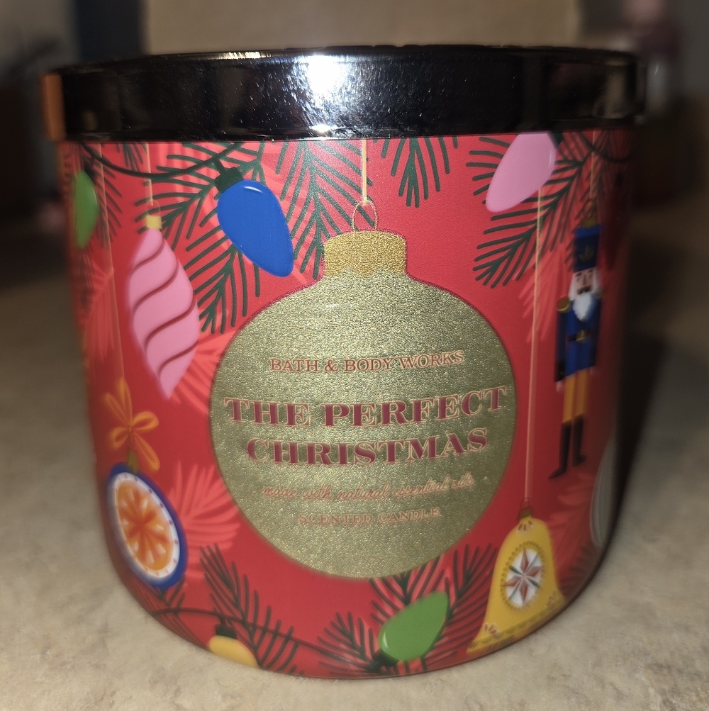 Bath & Body Works The Perfect Christmas Scented Candle 14.5 oz